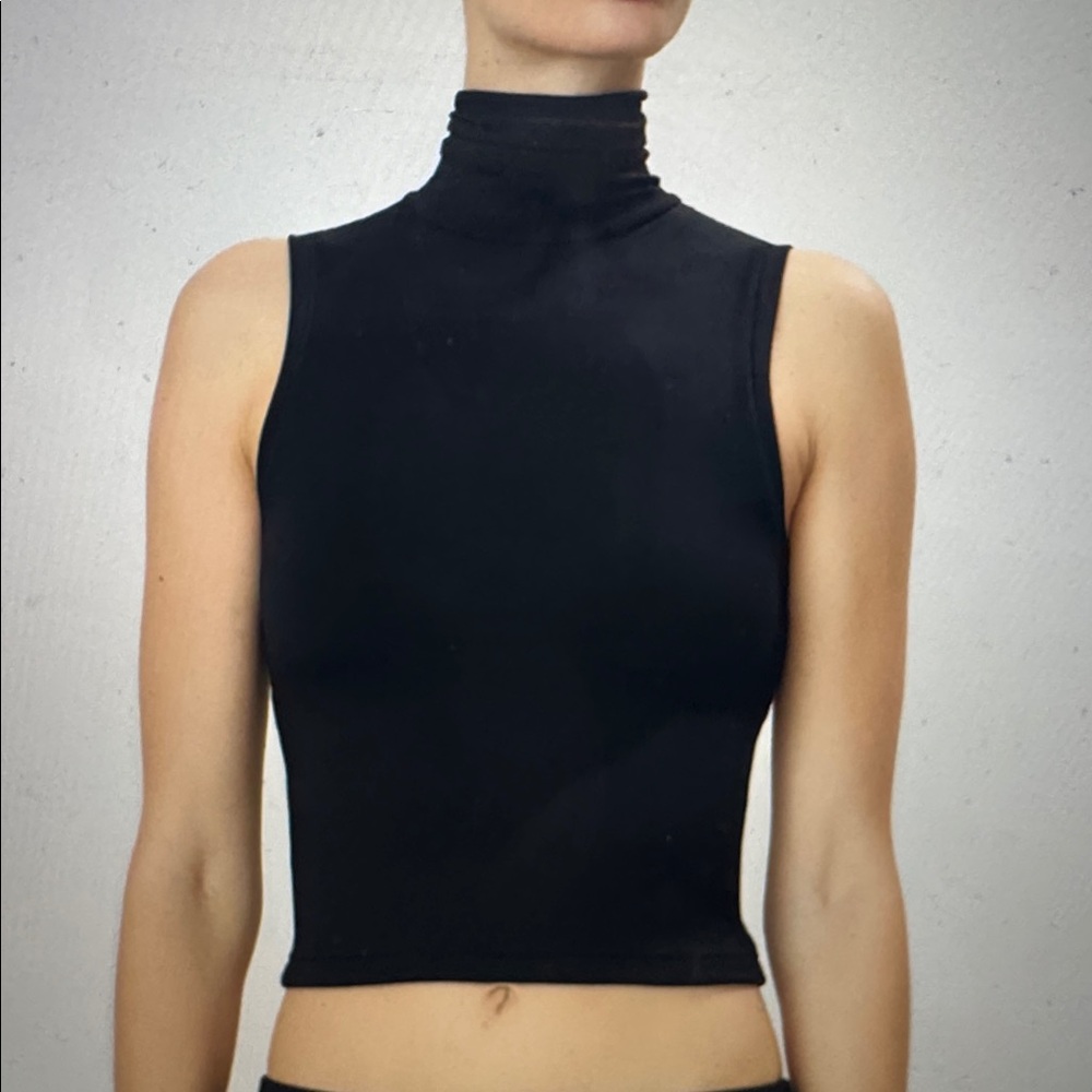 Eterne Black Sleeveless Crop Top